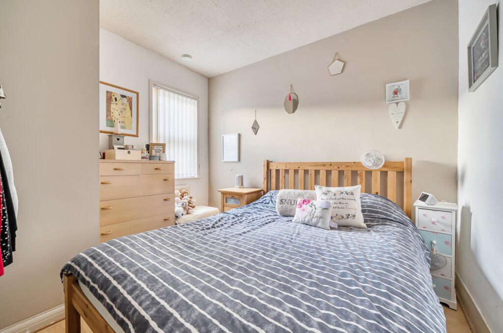 1369302-5-68f66ac...