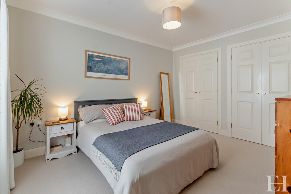 8665457-interiorW...