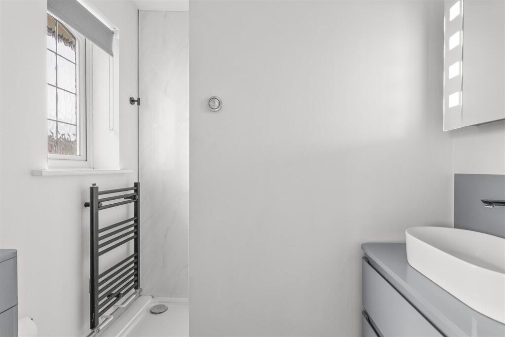 GUEST CLOAK ROOM