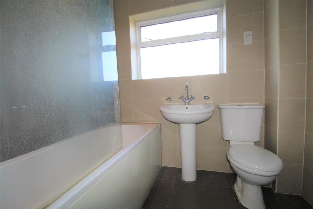 EN SUITE.JPG