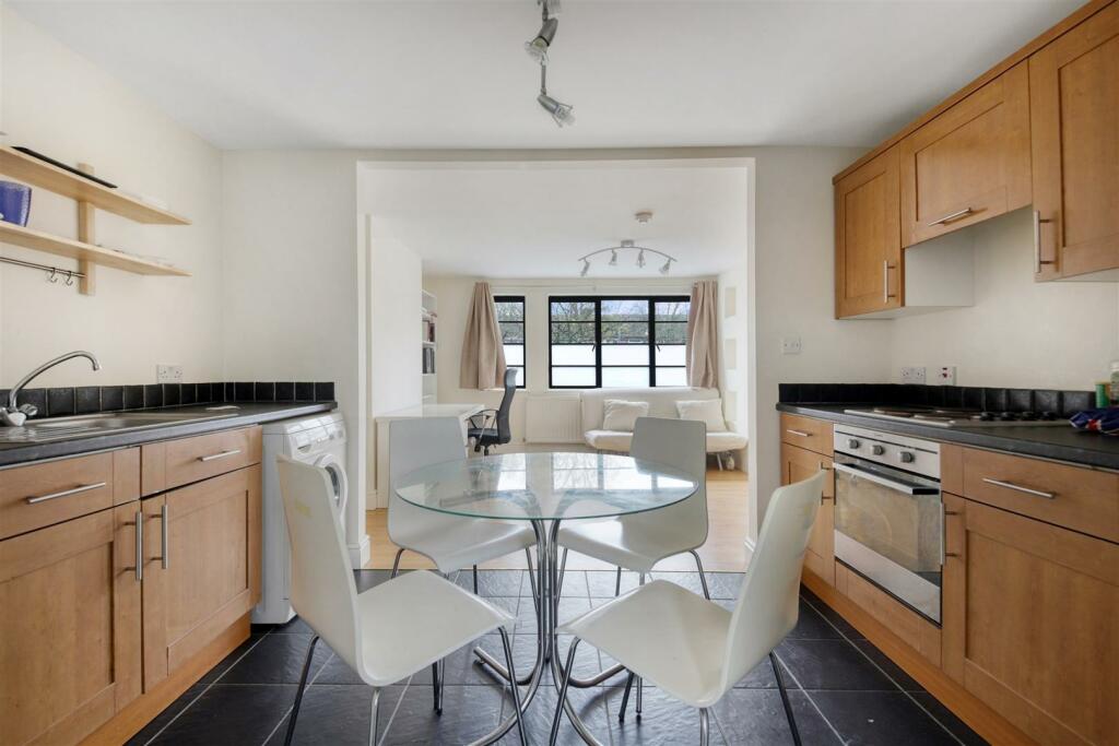 kitchen diner.jpg