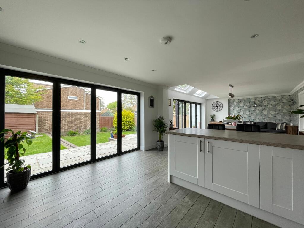 Kitchen/Dining Room (7)