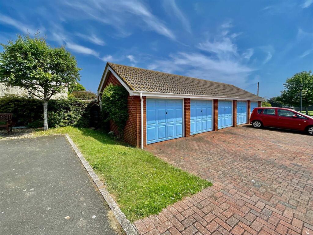 Garage In The Block.jpg