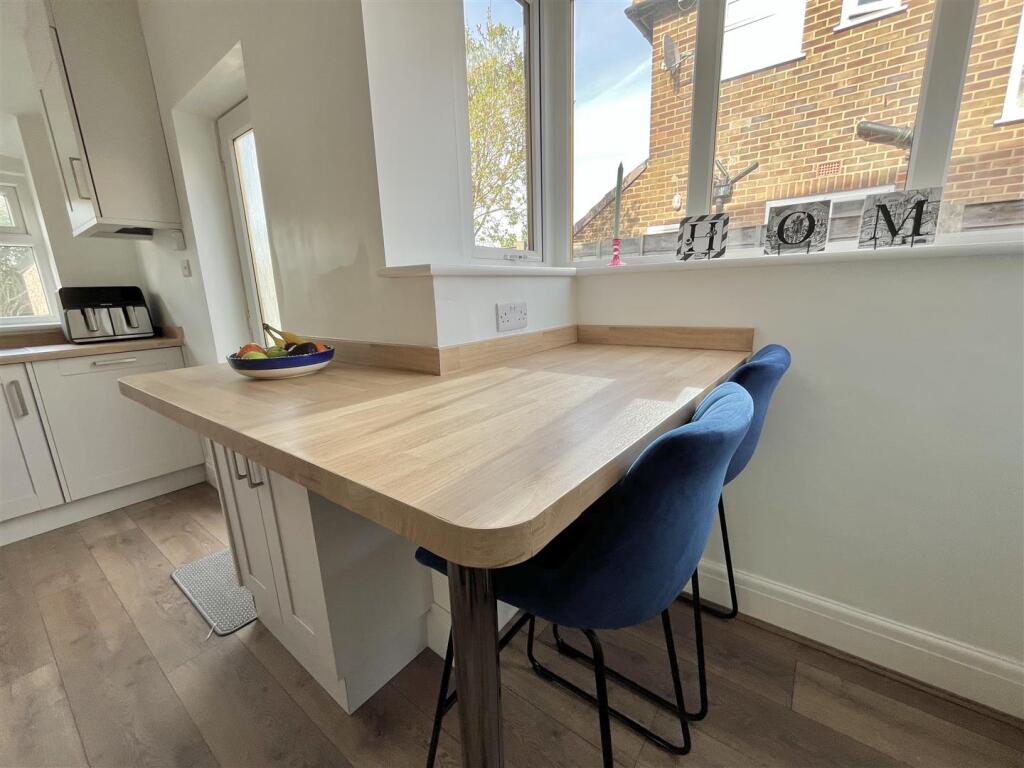 Breakfast Kitchen Aspect 3
