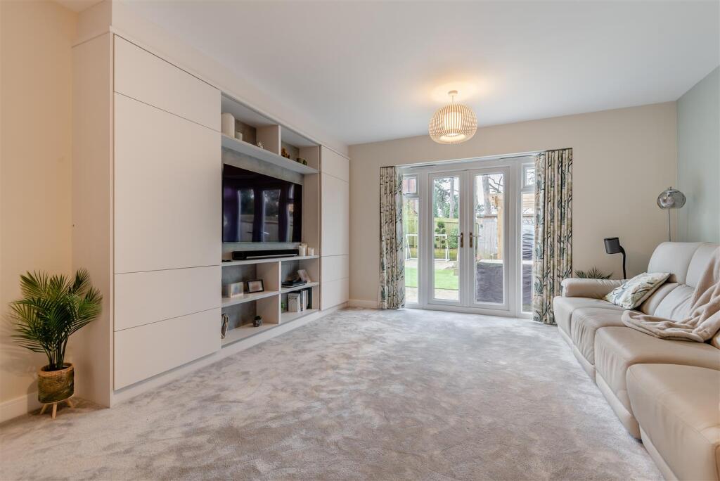 8633638-interior06.jpg