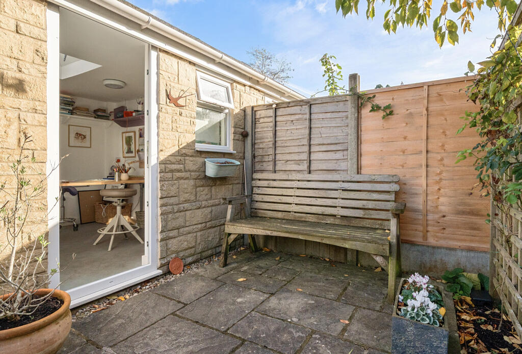 1373316-6-68ff4fa...