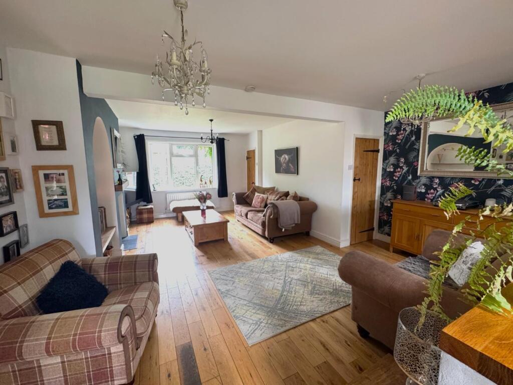 Sitting room/Dining room