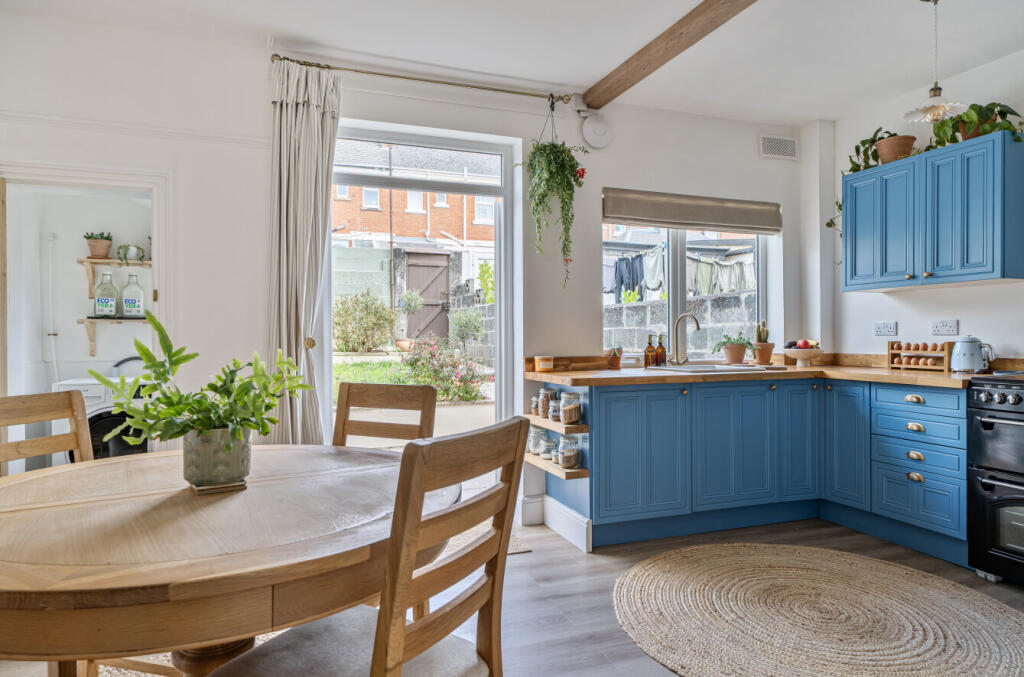 1357180-7-68d5530...