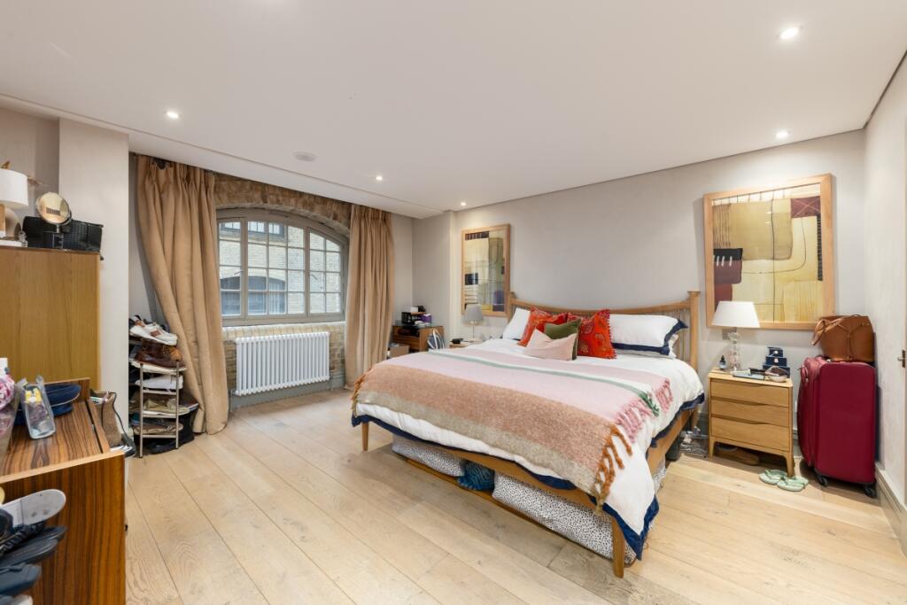 Butlers Wharf 308...