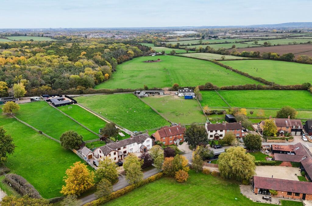 Front aerial with paddock