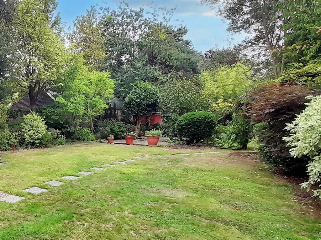 Rear garden 10 new a.jpg