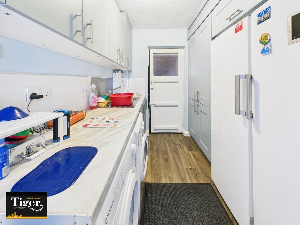 CAM02176G0-PR0757...