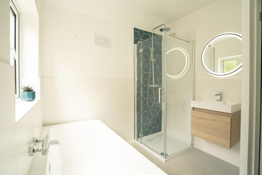 50MOORGROVE-BATH_1