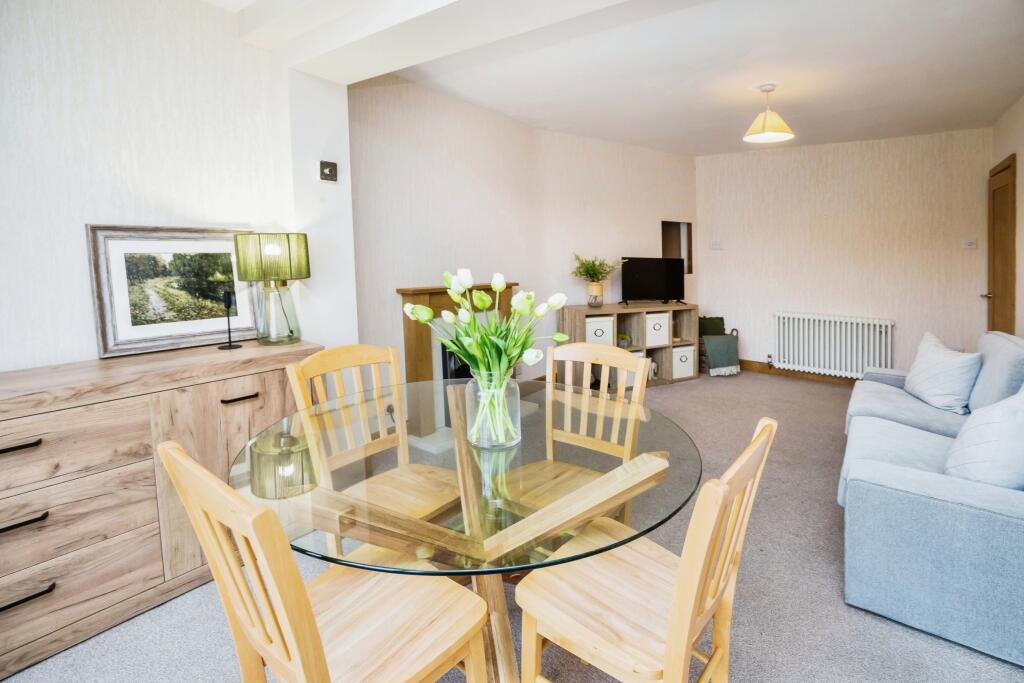 Lounge/Dining Room
