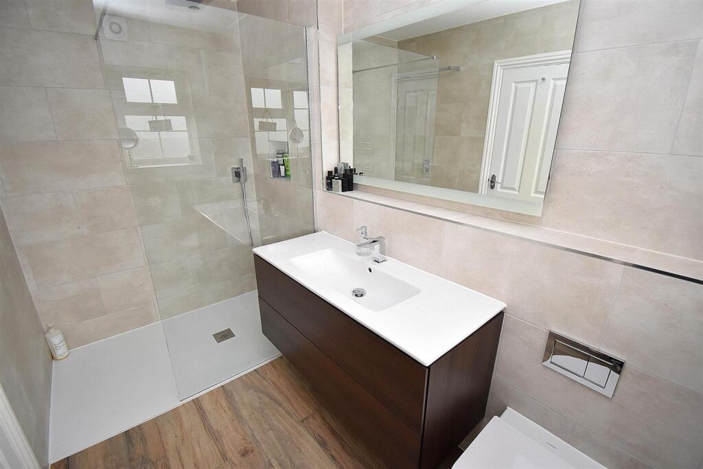 MASTER ENSUITE.JPG