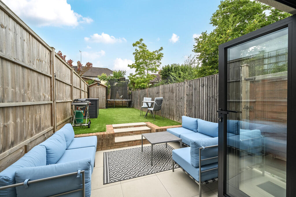 1326924-1-6879124...