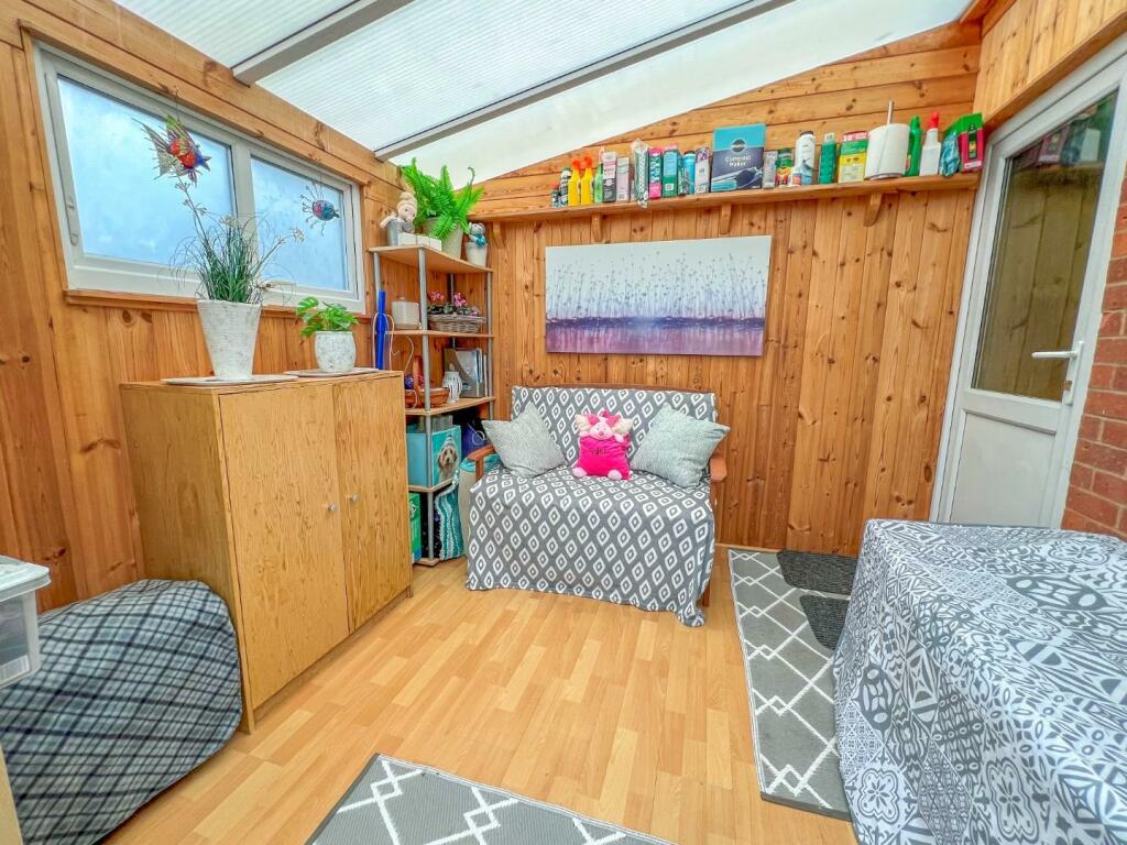 Hill Farm Avenue - Image-5.jpg