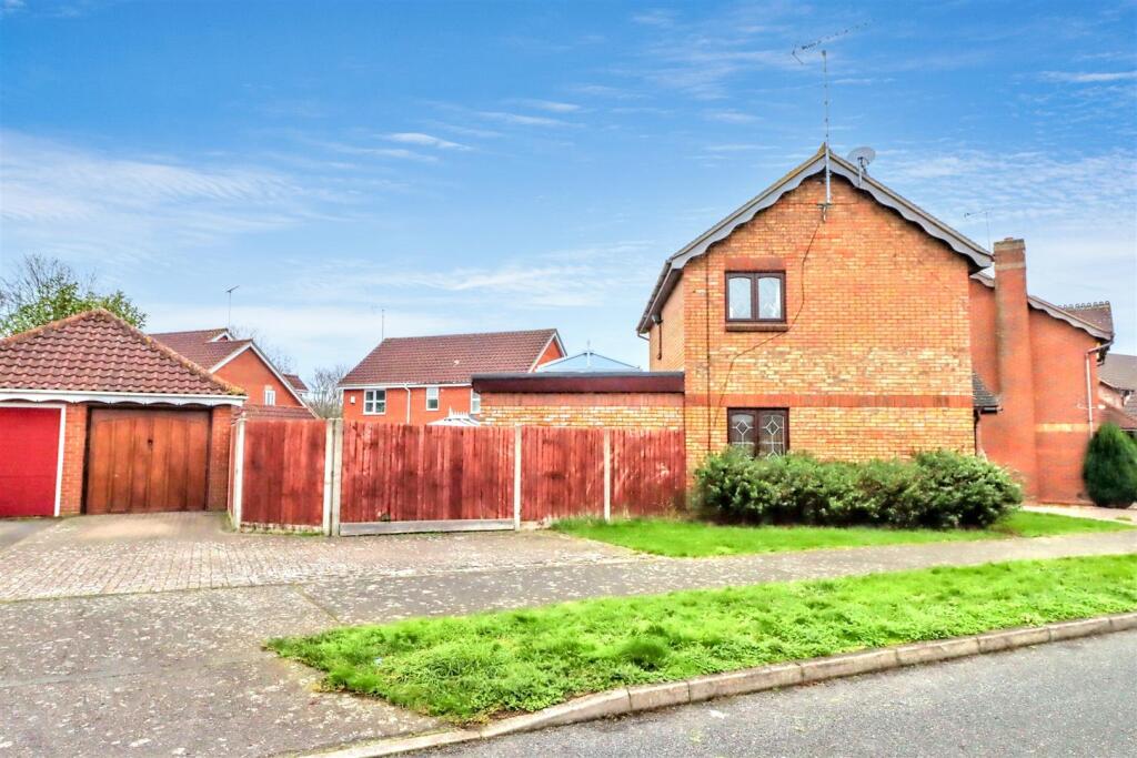 38 MERSEA CRES OUTSIDE-7.jpg