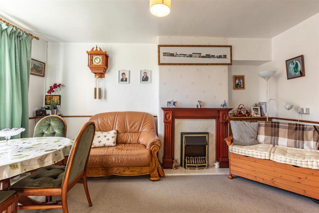 16 Morrow Gardens Melrose 15.JPG