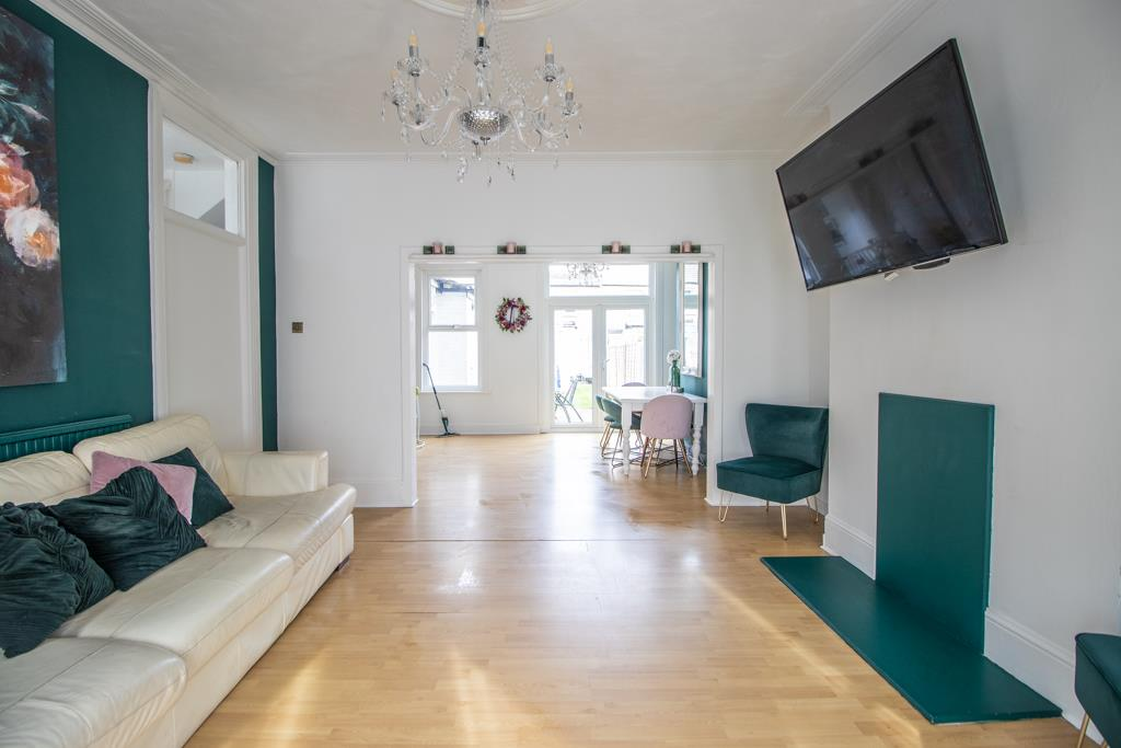 Lounge/Dining Room
