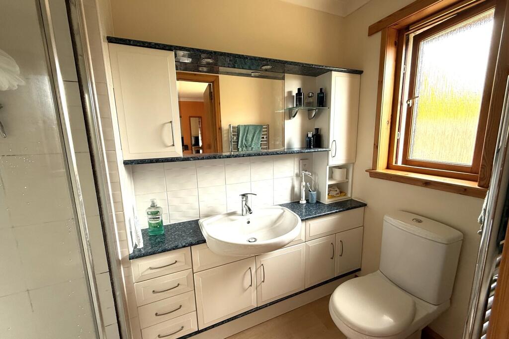 Principal Bedroom En Suite