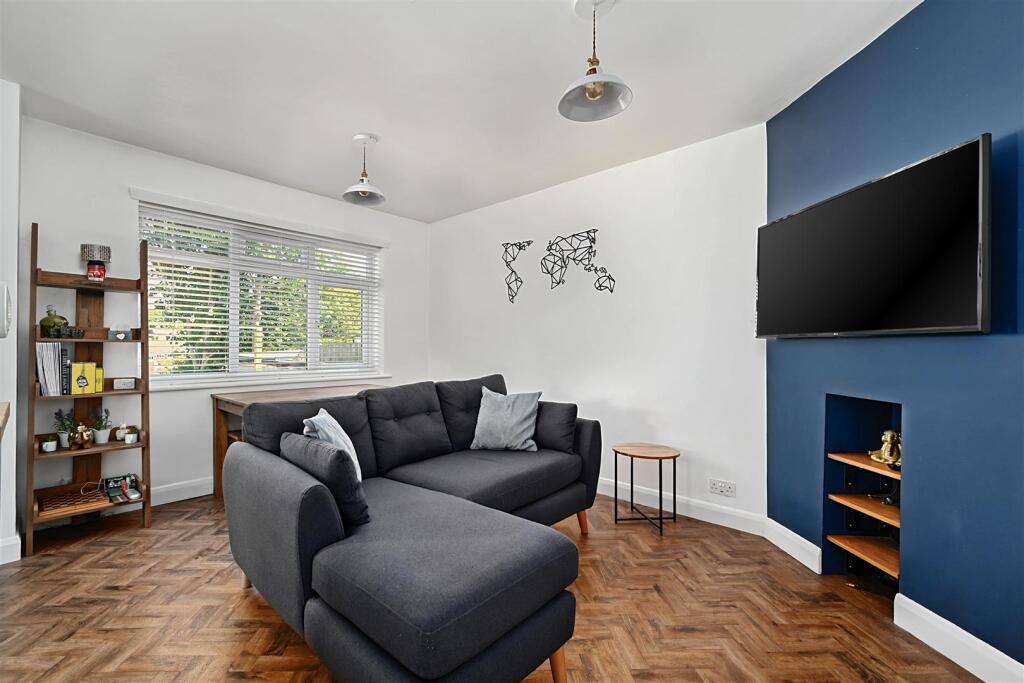 Applesham Way BN41 (11).jpg