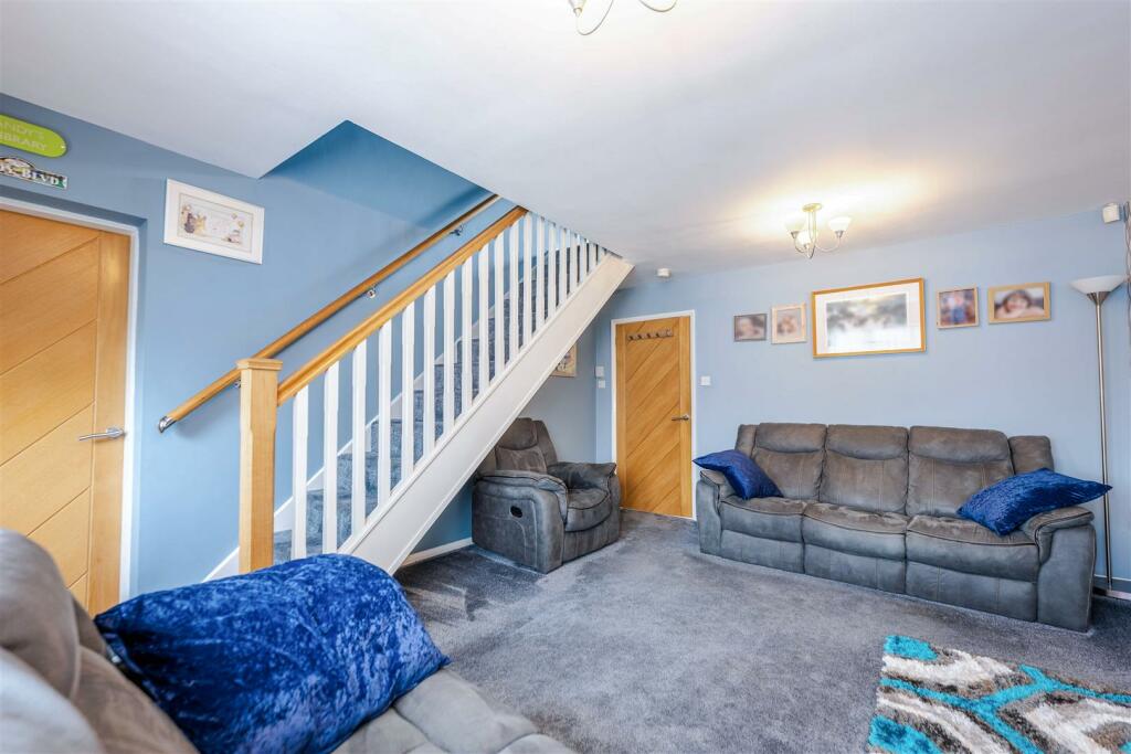 2 St James Close-04.jpg