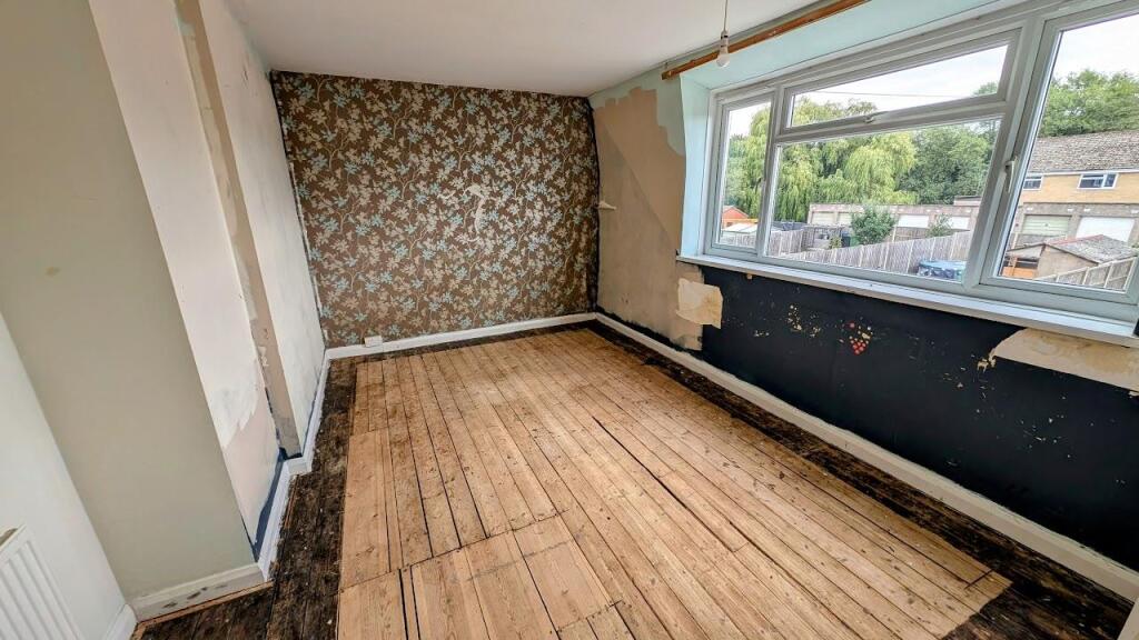 16 Orchard Close Bed 1.jpg