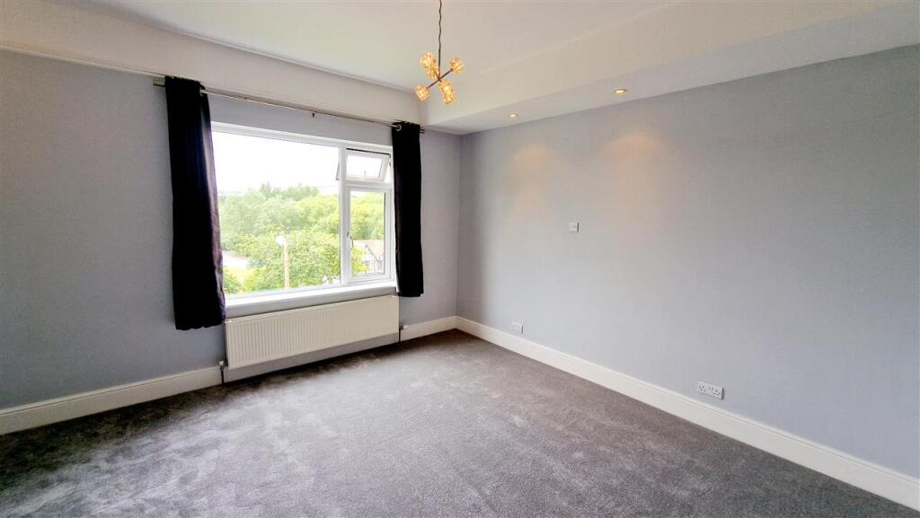 Alt master bedroom