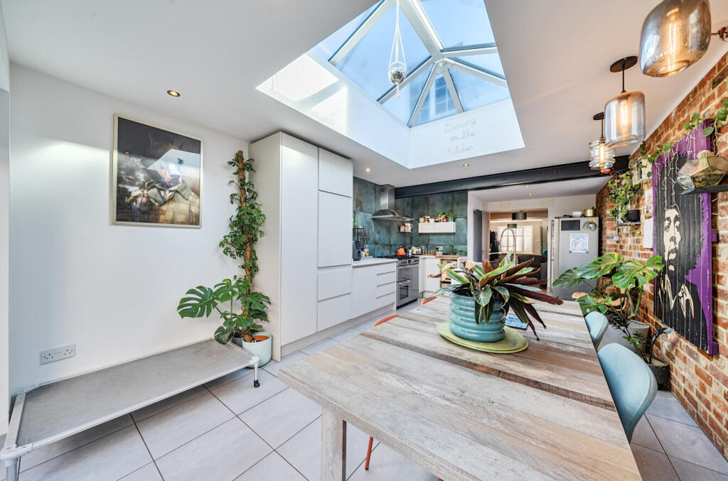 1360772-14-68da52...