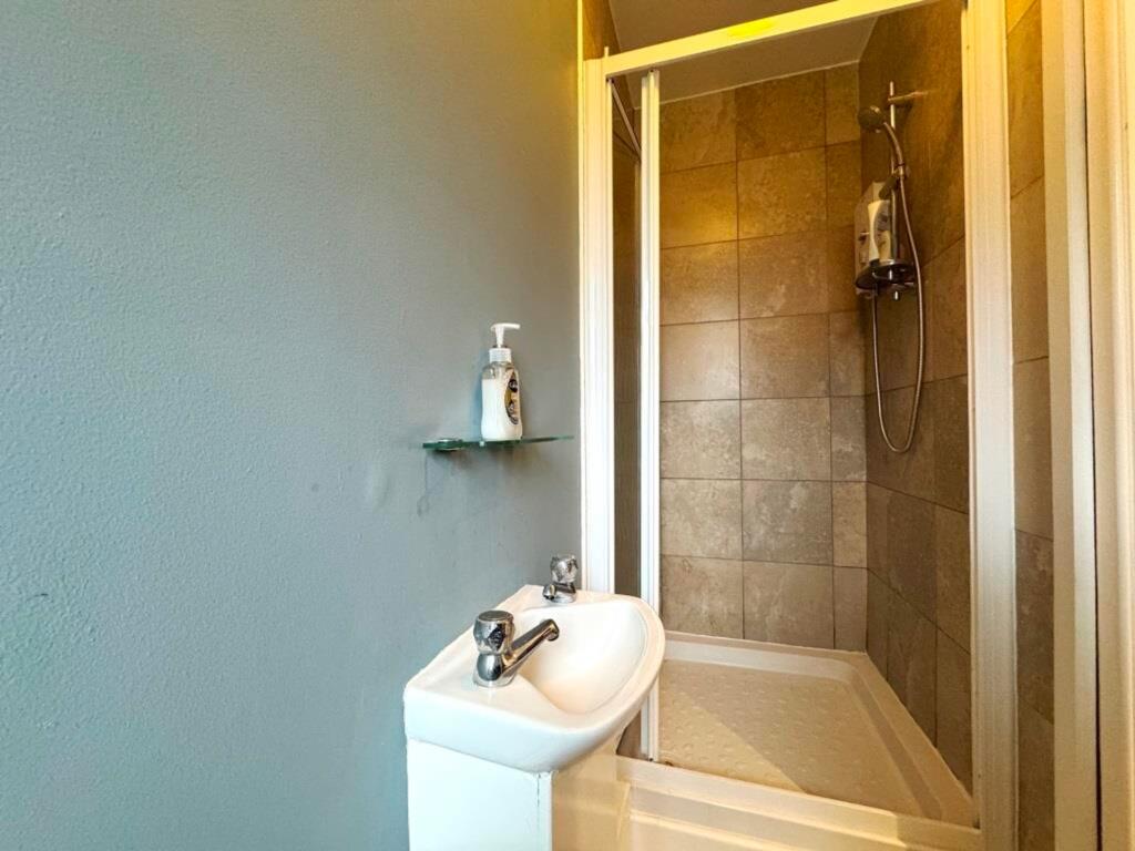 G/floor Ensuite