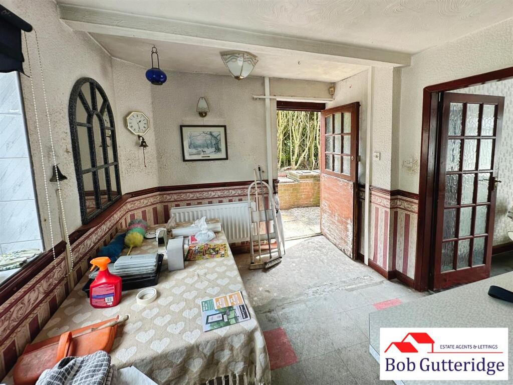FITTED KITCHEN / DINING ROOM