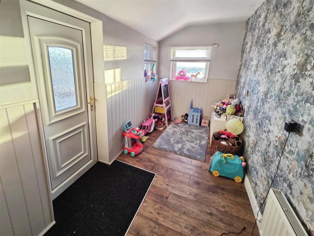 fe66684b-image004 20 282 29.jpg