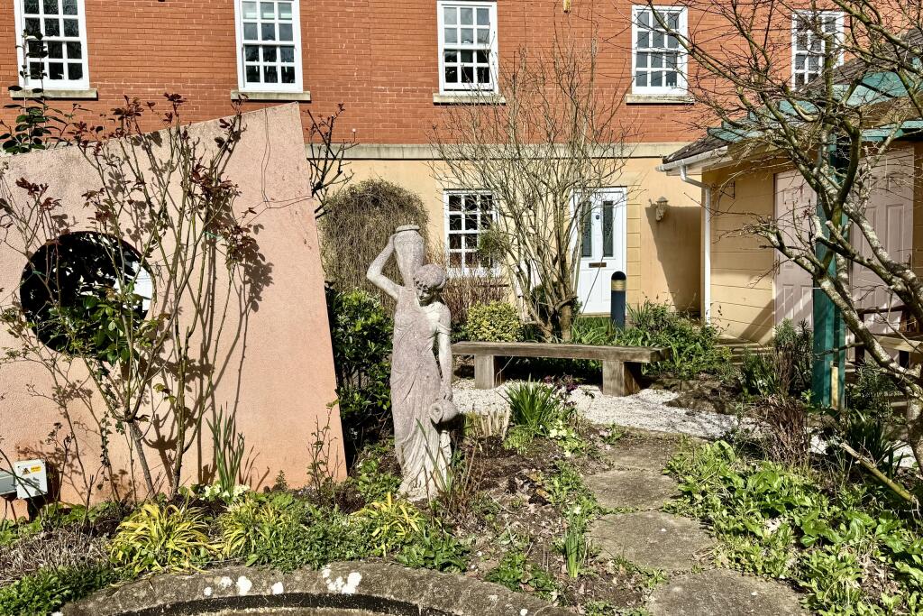 Shared Courtyard Garden