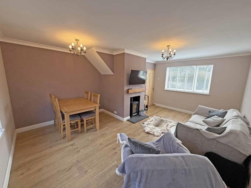 Delamere Road 99 - Lounge Front.jpg