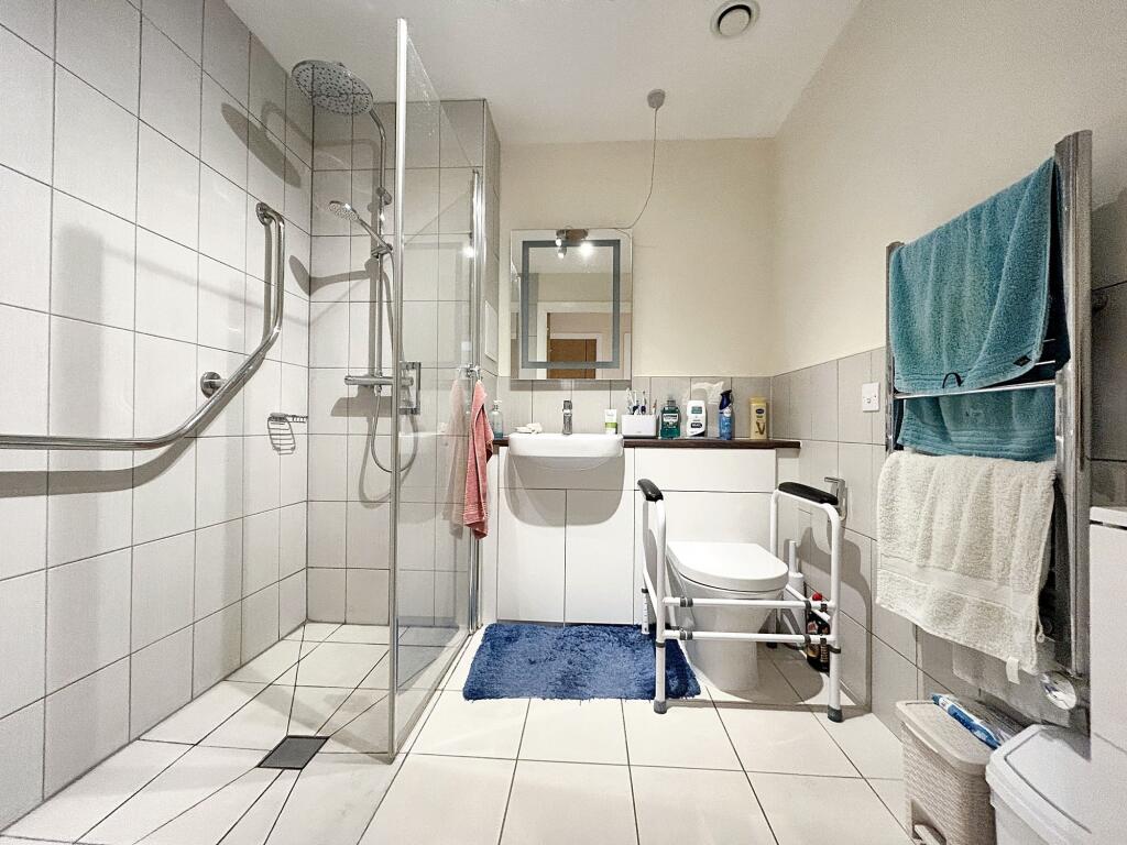 SHOWER ROOM