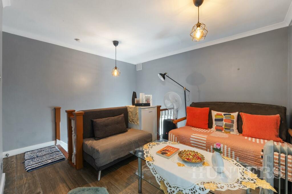 22 Russell Road N15 5LS-5.jpg