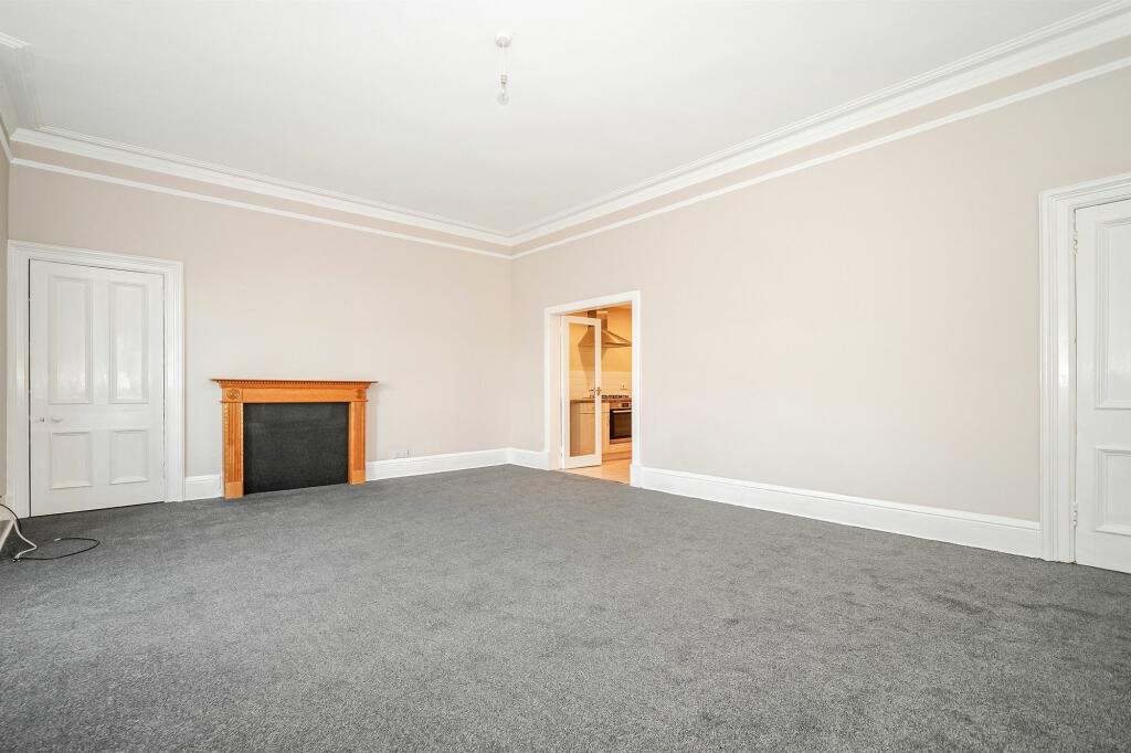 Lounge/Dining