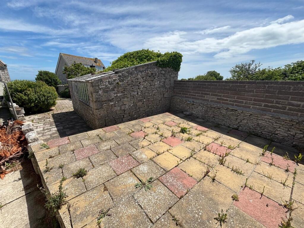 Rear Patio 2.jpg