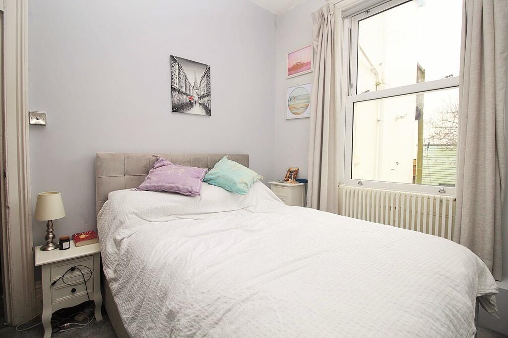 Bedroom i