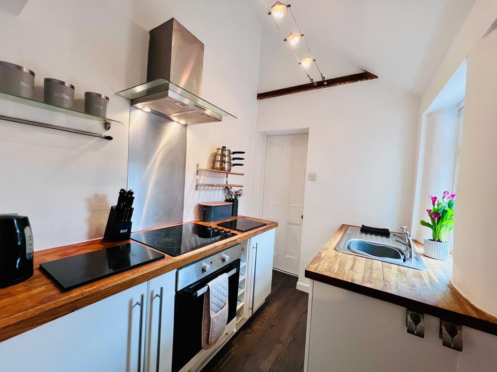 KITCHEN (3).jpg