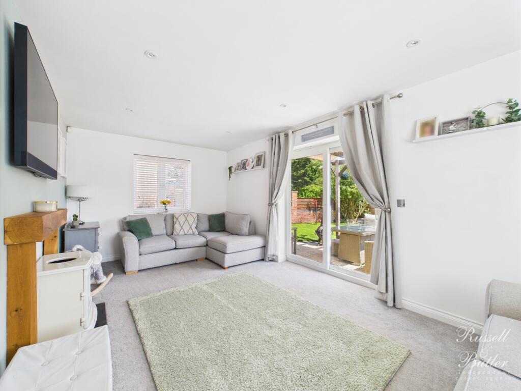 CAM01995G0-PR0322-STILL001