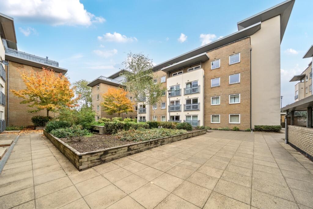 1369552-9-68ef7cd...