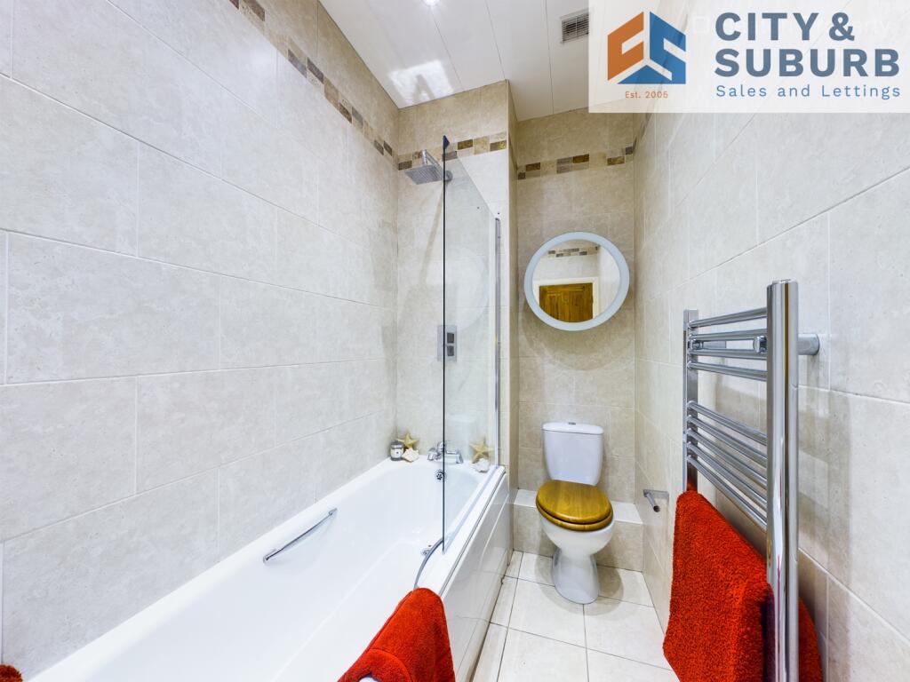 TR106 - BATHROOM
