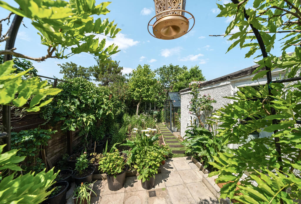 1310835-16-684afd...