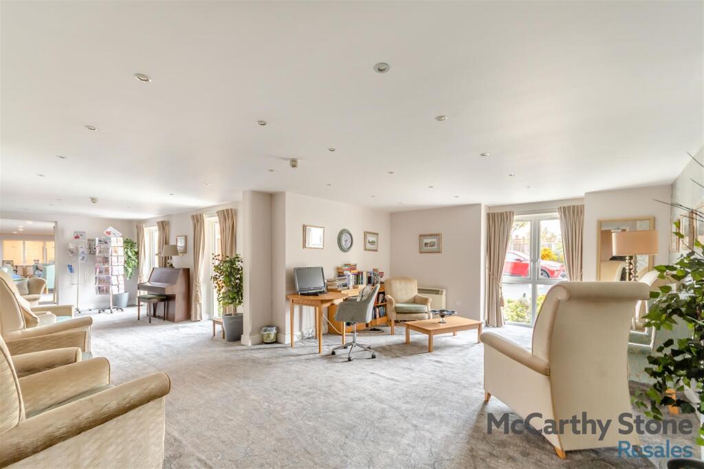8666627-interior13.jpg