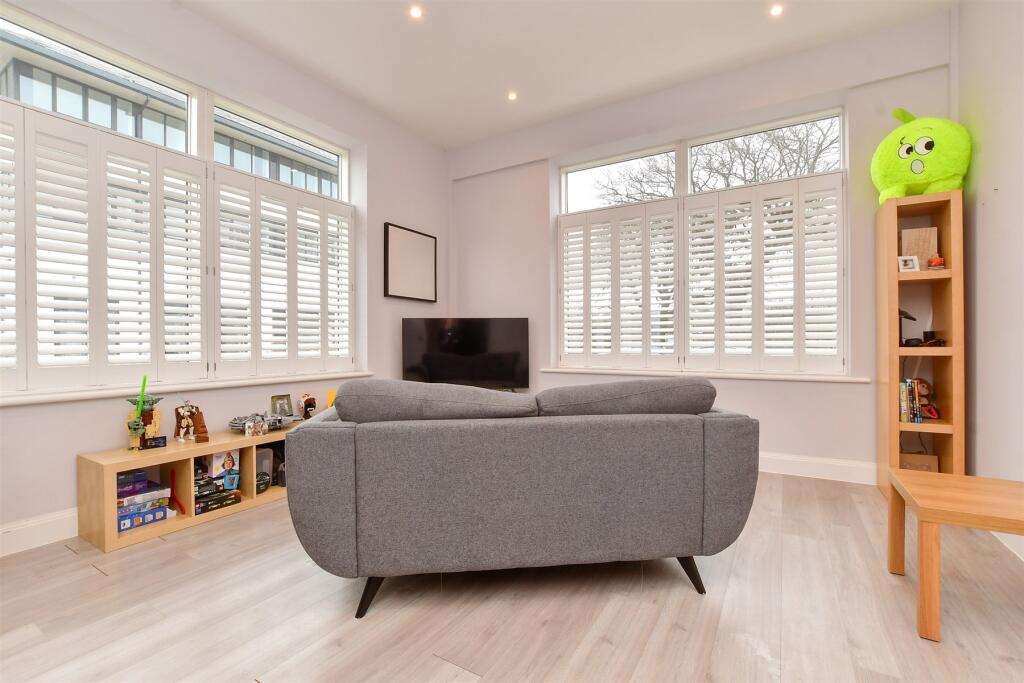 Living Room / Kitchen