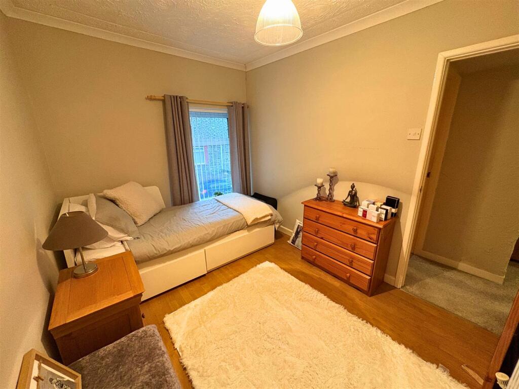 Bedroom 2b (edit).jpg