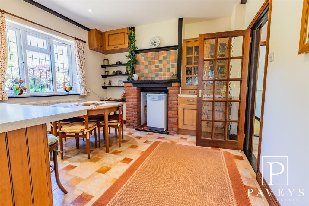 KITCHEN BREAKFAST ROOM