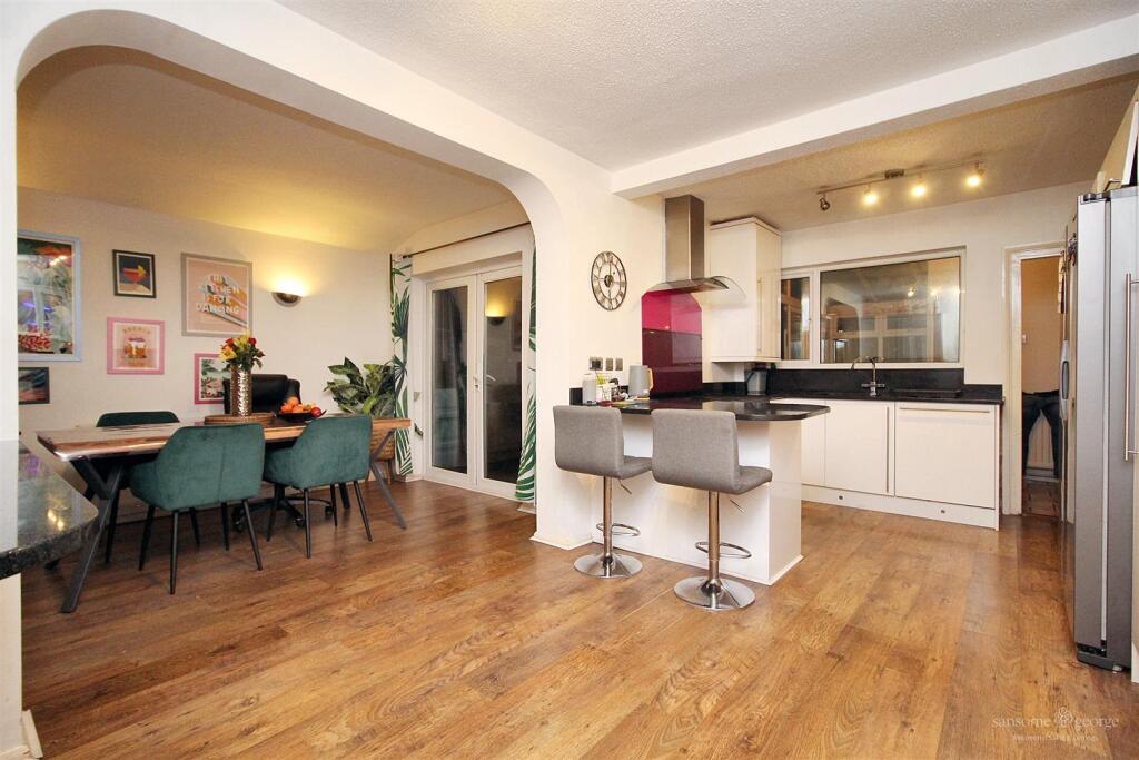 Kitchen/Breakfast Room